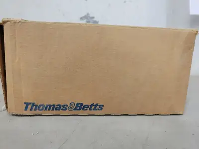 NEW THOMAS & BETTS 5252AL