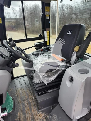 USED 2024 CATERPILLAR 910