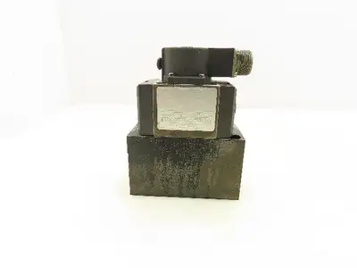 Koehring Pegasus Division PLS-2235 Hydraulic Servovalve 121UE
