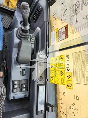 USED 2022 XCMG XE55U