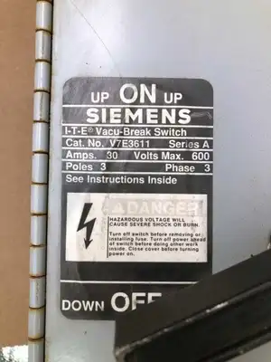 Siemens V7E3611 Series A 30A 3 Pole Panel Board Safety Switch 600V 3PH