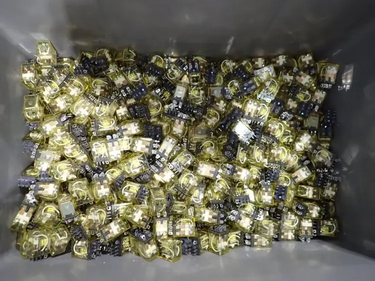 Used IDEC RH2BUL Relays & Switches Ohio US | HGR 24 #864214
