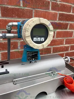 USED ENDRESS + HAUSER PROMASS 83 MASS FLOWMETER  W/ 1" SANITARY FITTING, CART