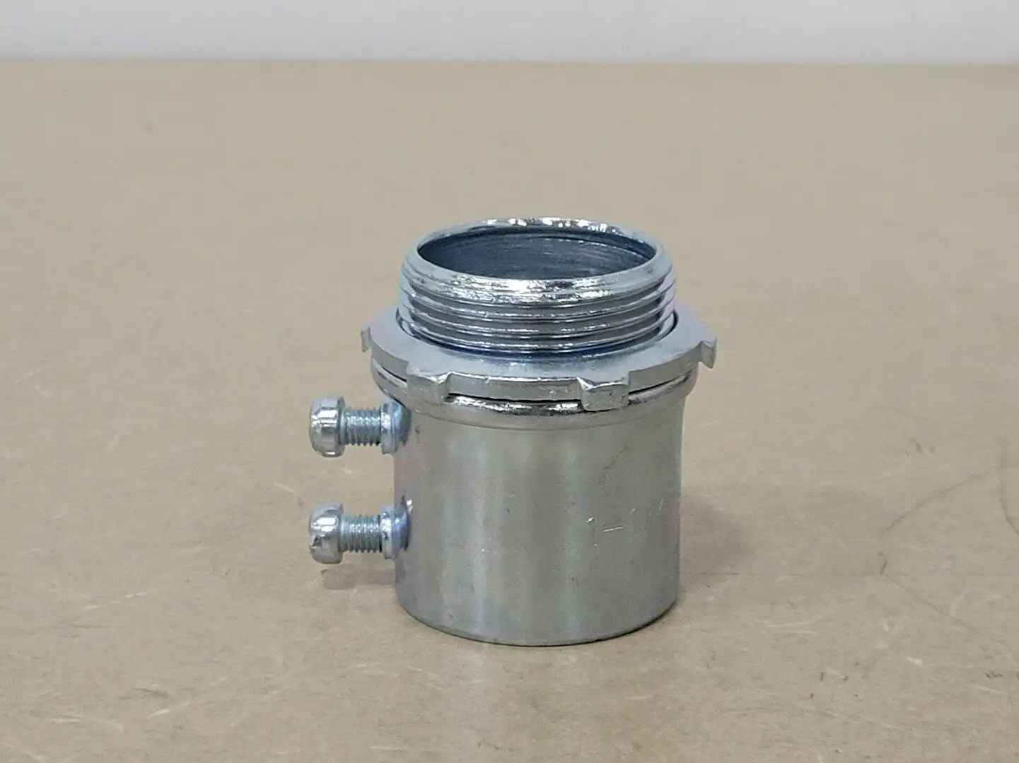1-1/4" EMT Set Screw Connector (Box of 11)