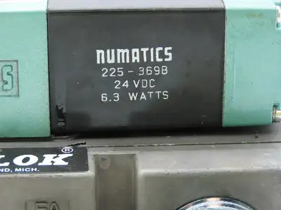 Numatics 082SS415M046P61  3-Station Flexiblock Manifold 24VDC Solenoid Valves