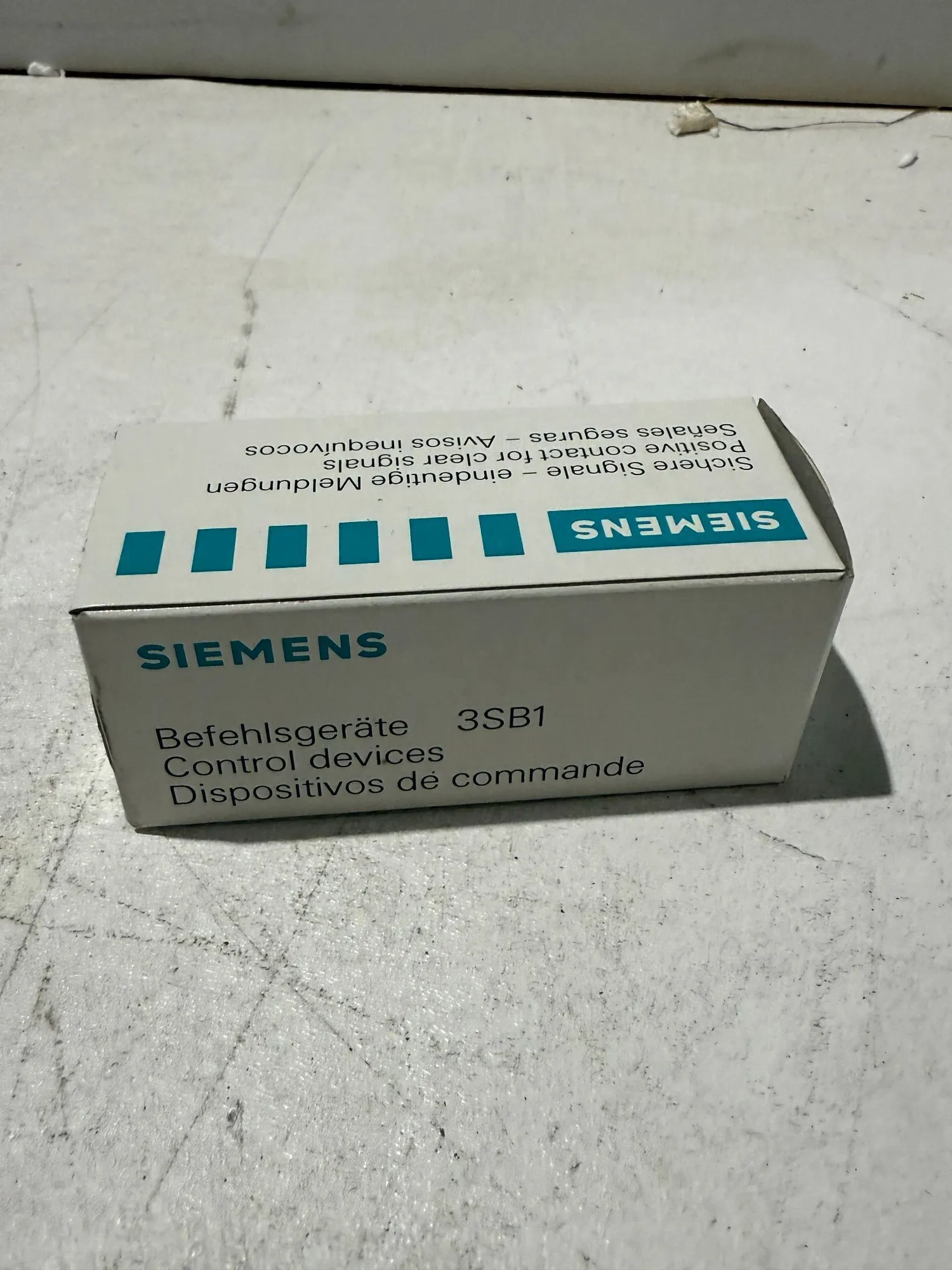 NEW SIEMENS 3SB14 00 4-C