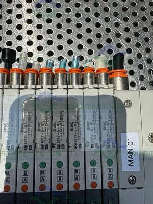 USED SMC EX140-SDN1 INTERFACE SERIAL UNIT W/ LOT OF 8 SMC SQ1A31Y-5-N7 SOLENOID VALVE