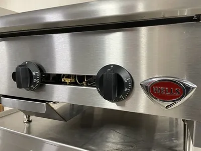 182-0117 Wells 5GHDTG2430GNAT 24" Thermostatic Gas Flat Griddle