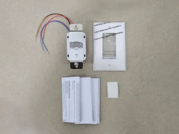 New | in-Stock COOPER LIGHTING ONW-D-1001-SP-W Switchgears British Columbia CA | Lenmark #240907