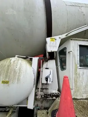 Used 2019 INDIANA PHOENIX CONCRETE MIXER Concrete Mixer Trucks Florida US | Big D Heavy Equipment #1556970