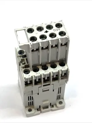 USED AEG CONTACTOR RELAY 3NO-1NC DC W/ HS05K-F-31 AUX BLOCK