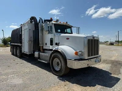 USED 2014 PETERBILT 567