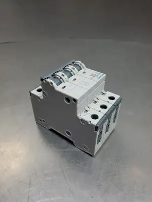 USED Siemens 5SY4302-7 MCB C2 Circuit Breaker, 2A, 400VAC, 3P