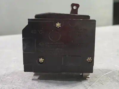 NEW SQUARE D QO215