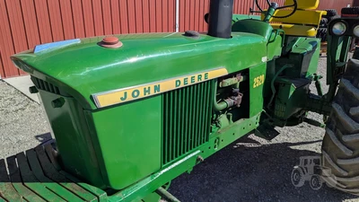 USED 1970 JOHN DEERE 2520