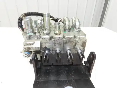 Hyster E80XN Forklift Hydraulic 4-Lever Spool Valve Forklift Mast Control