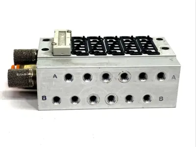 SS5Y3-41-06-M5 | SMC  4/5-Port Pneumatic Solenoid Valve Manifold Base, 6-Station - Used