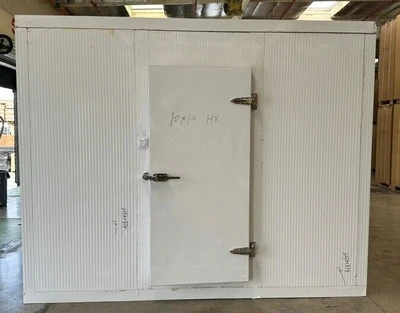 171-0082 10’ x 10’ x 8 'Walk In Freezer Box with Floor