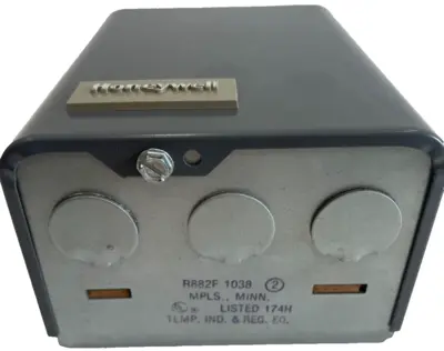 NEW HONEYWELL R882F1038 RELAY 2 WIRE 24VOLT 50/60HZ