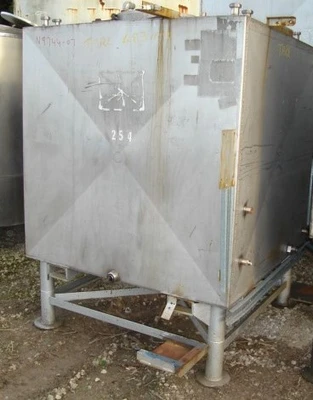 2,400L S/S Enclosed Rectangular Tank