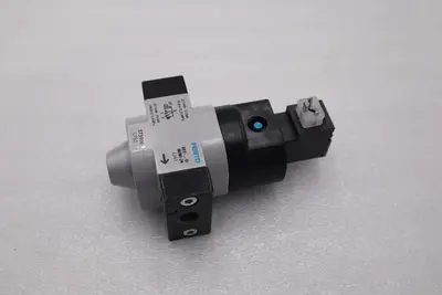 NEW Festo HEE-...D-MINI-24 173900 Solenoid Valve STOCK L-371-C