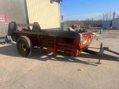 NEW IDEA 213 Manure Spreader | County Equipment Company LLC (1)