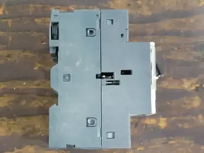 Used SCHNEIDER ELECTRIC GV2ME22 Switchgears British Columbia CA | Lenmark #242045