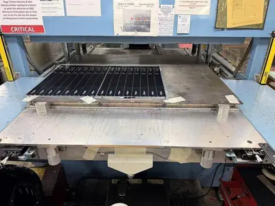 Used _UNKNOWN_ _UNKNOWN_ Heated Platen Hydraulic Press Pennsylvania US | Global Equipment International, LLC #1429704