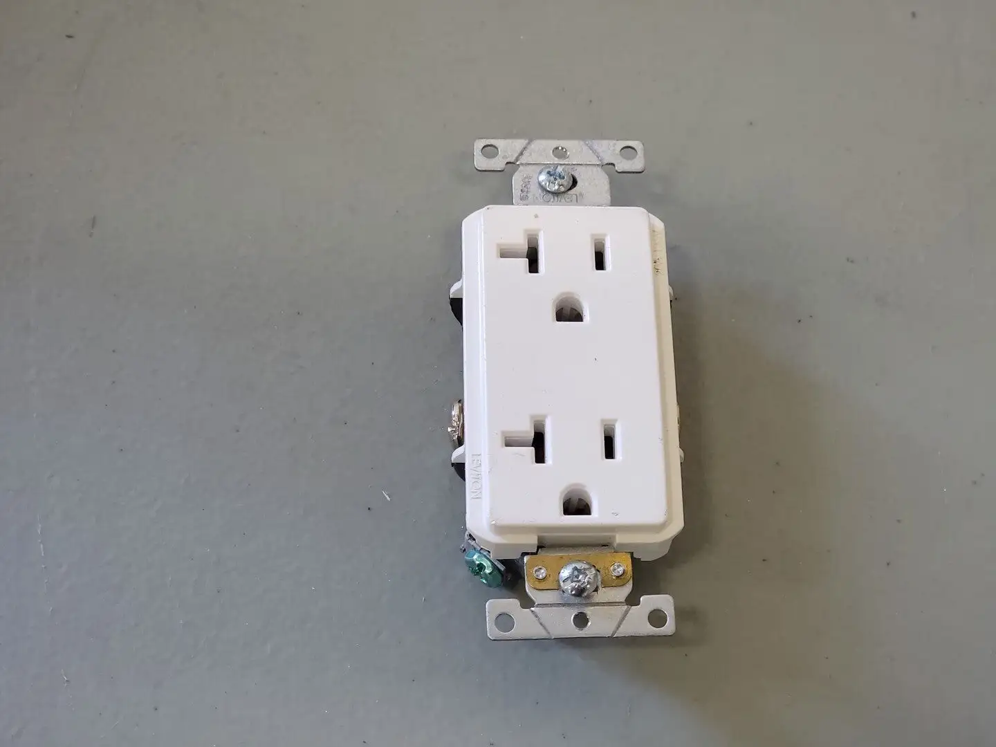 USED LEVITON 16342-W