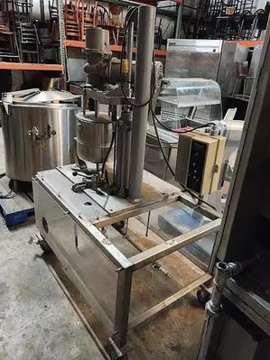 USED 2003 GROEN GAK30