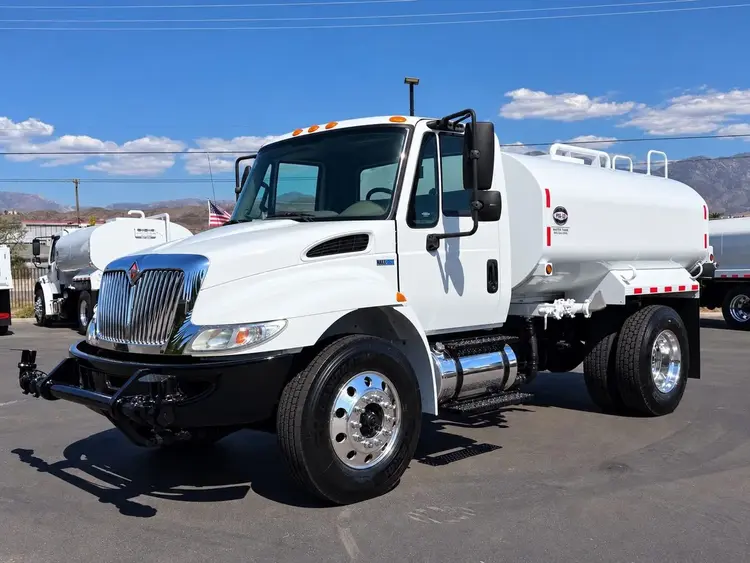 Used 2013 INTERNATIONAL 4300 Box trucks California US | Lillo Machinery #1542375