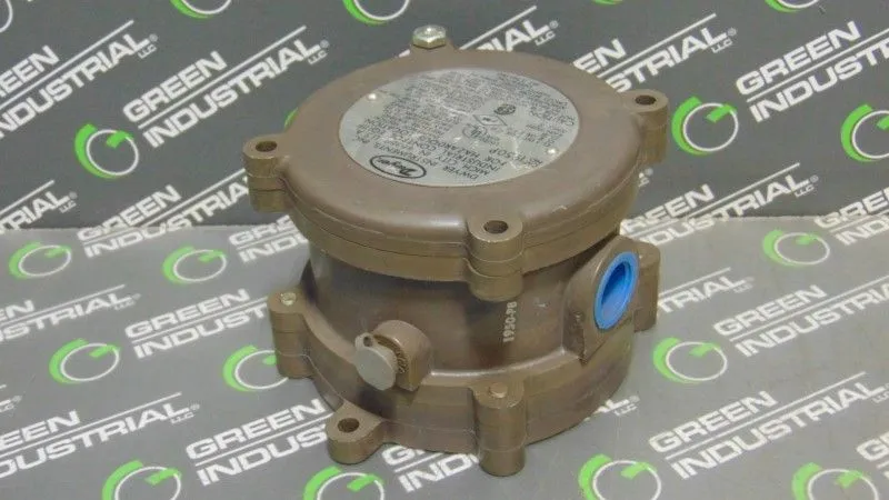 Dwyer 1950P-8-2F Pressure Switch Max 35PSI Used