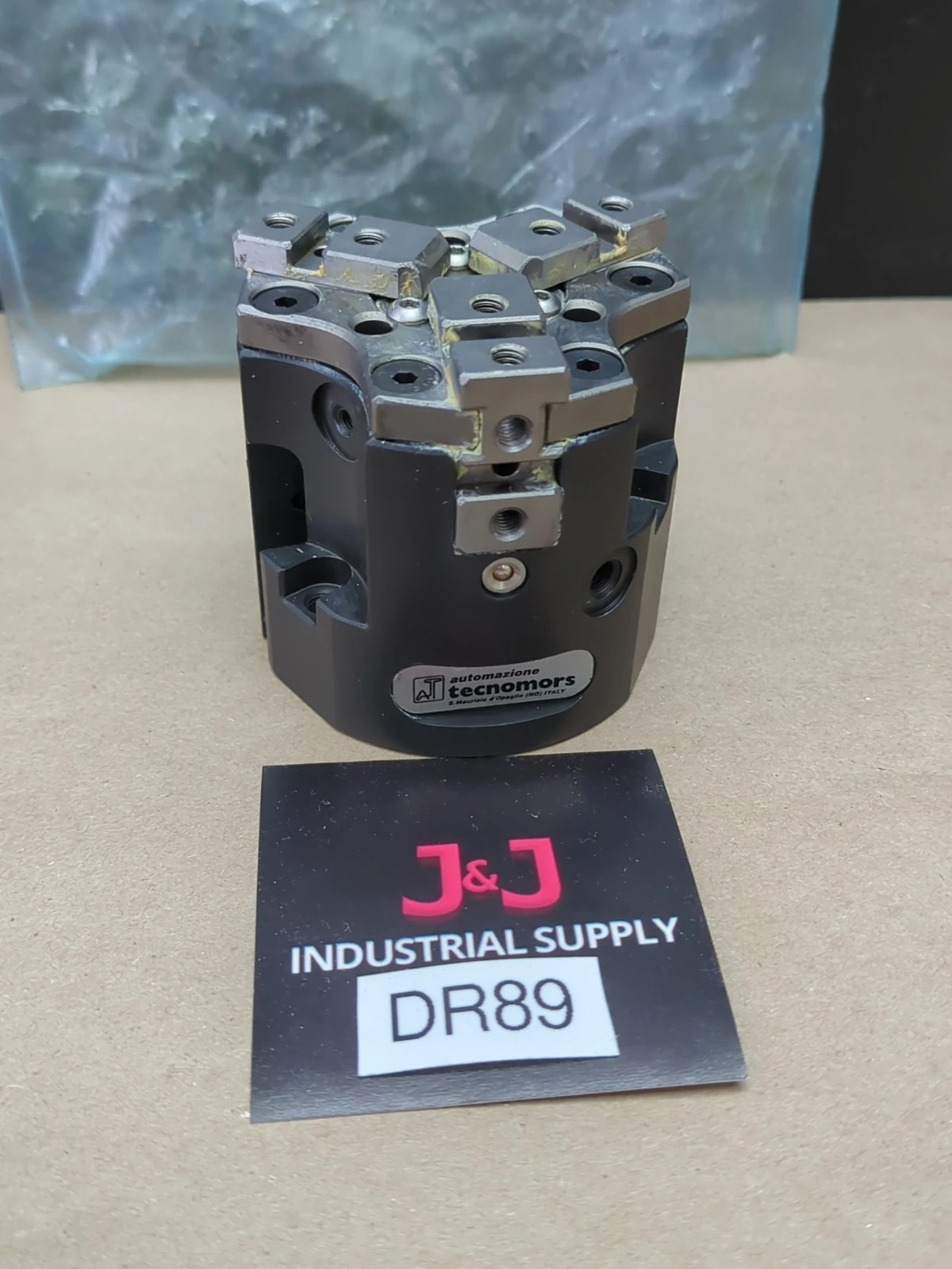 New Automazione Tecnomors 0E870PRE 3-Jaw Parallel Gripper (Fast Shipping)