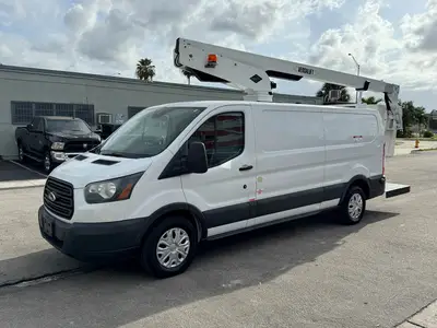 Used 2017 VERSALIFT VANTEL29NE-01 Bucket (boom) trucks Florida US | Truck and Van Outlet #1509195