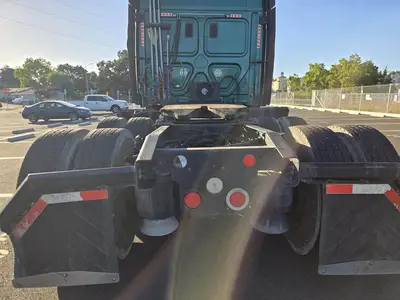 USED 2012 FREIGHTLINER CASCADIA 125