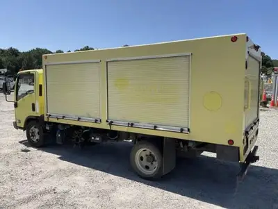 Used 2017 ISUZU NRR Tanker trucks Florida US | Truck and Van Outlet #1520172