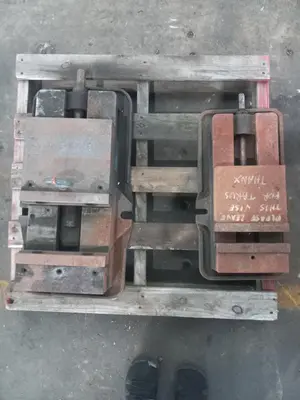 10" KURT HEAVY DUTY MACHINE VISE. STOCK # 0996324