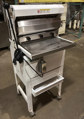 2013 OLIVER 777NT Bread Slicers | Envoy Equipment LLC (1)
