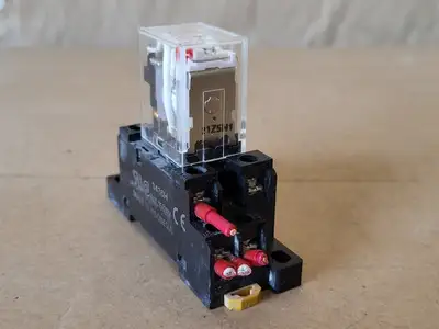 USED OMRON LY2N