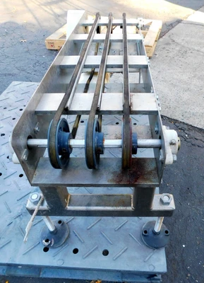 USED CASE TRANSFER CONVEYOR 6 X 40 CASE CONVEYOR