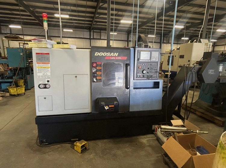 Used 2012 DOOSAN LYNX 220LC CNC Lathes Ohio US | Toolquip, Inc. #1165197