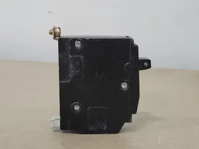 USED SQUARE D QOB135