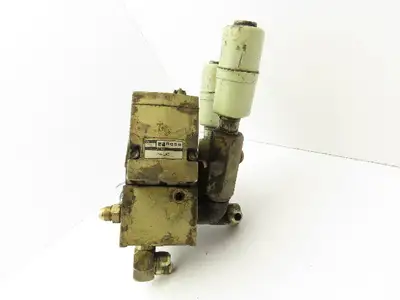 Ross W7076C4332 Pneumatic Directional 5/2 Double Solenoid Valve 24VDC