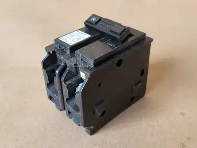 USED SCHNEIDER ELECTRIC CHOM220