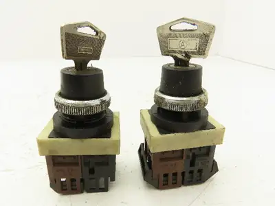 Fuji Electric AH25-12 Keyed 2-Position Selector Switch Lot of 2