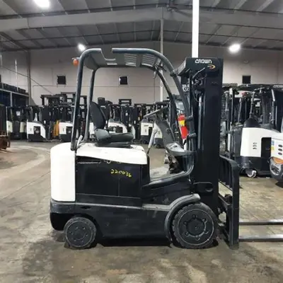 USED 2016 CROWN FC5215-50