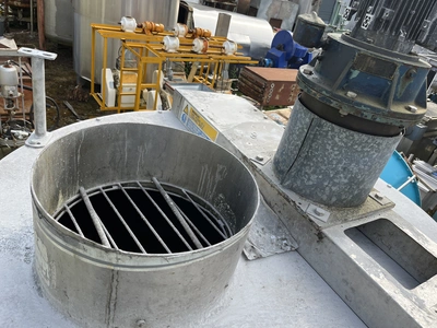 2,000L S/S mix tank with stirrer