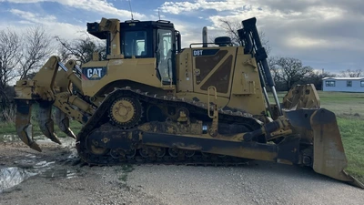 USED 2022 Caterpillar D8T