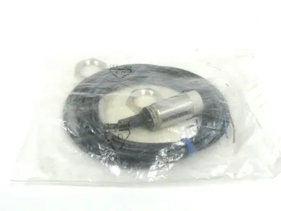 NEW OMRON E2EL-X8MF1 PROXIMITY SWITCH E2ELX8MF1