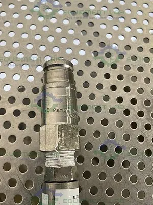 USED 74" FLEXIBLE HOSE W/ PARKER F9-502-8FP HYDRAULIC QUICK CONNECT HOSE COUPLING